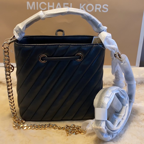 Mk Suri quilted bucket bag - Picture 3 of 9